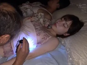 [ts] Mặc quần áo trang trọng nhưng có nút chặn hậu môn trong tất