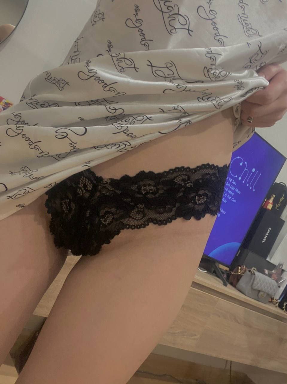 Người vợ đi làm, chồng làm tình em giúp việc bím dâm